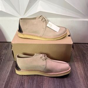 Clarks Men's Beige Suede Desert Trek Chukka Boots in sand suede sz 11.5